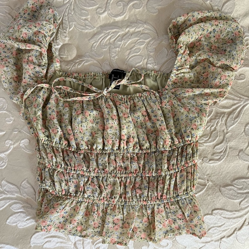Forever 21 Green Floral Ruched Top